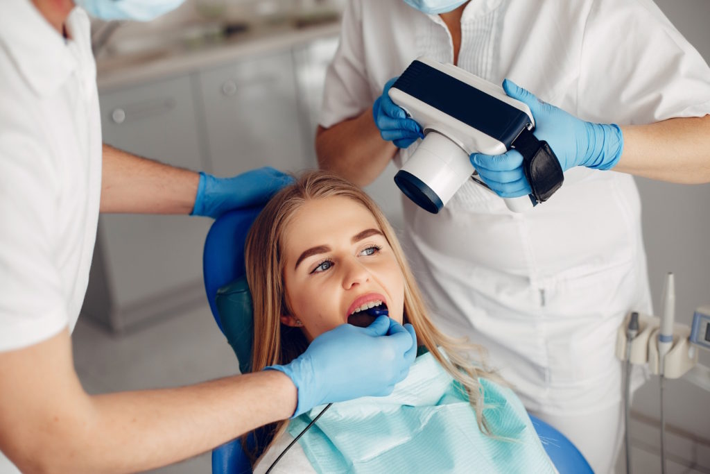 Leczenie kanałowe jest jednym z najważniejszych zabiegów stomatologicznych, które mają na celu ratowanie zębów przed ich utratą